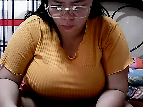 HornyPussie69 online show from 3, 4, 2026