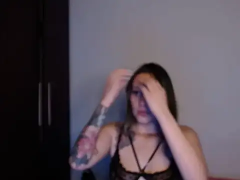 Snapshot of LV_MOONWOMAN chatting on 5, 10, 2025 LV MOONWOMAN online show from 5, 10, 2025