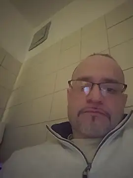 Curious9884 online show from 18, 3, 2026