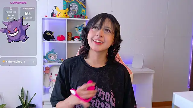 Snapshot of Sallie_Doll chatting on 4, 11, 2025 Sallie Doll online show from 4, 11, 2025