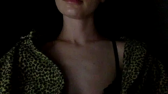 Snapshot of KyleeSilkk chatting on 3, 10, 2025 KyleeSilkk online show from 3, 10, 2025