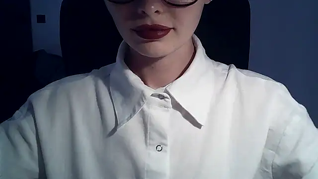 Snapshot of KyleeSilkk chatting on 11, 10, 2025 KyleeSilkk online show from 11, 10, 2025