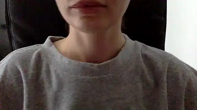 Snapshot of KyleeSilkk chatting on 2, 10, 2025 KyleeSilkk online show from 2, 10, 2025