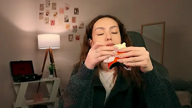 branchwithflowerss online show from 28, 11, 2025