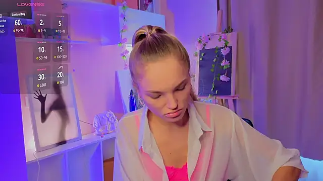 JulieLupo online show from 24, 10, 2025