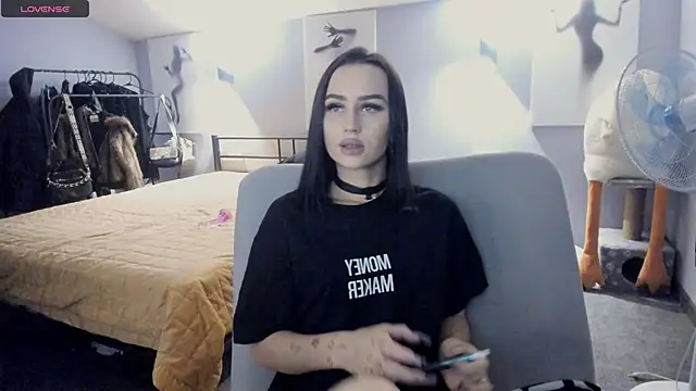 Lisa  Johnson online show from 6, 11, 2025