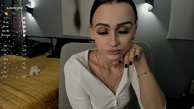 Lisa  Johnson online show from 23, 11, 2025