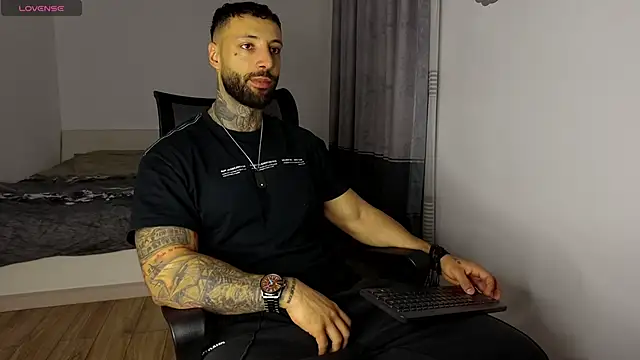 MasculineGuy99 online show from 27, 10, 2025