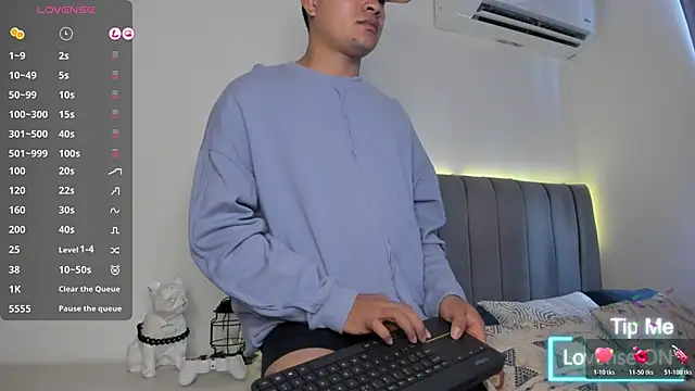 Snapshot of JARETHH chatting on 28, 10, 2025 JARETHH online show from 28, 10, 2025