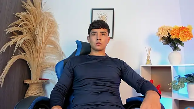 Thiago Connor21 online show from 5, 4, 2026