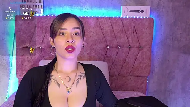 Snapshot of Mia_lopez_1 chatting on 13, 6, 2026 Mia lopez 1 online show from 13, 6, 2026
