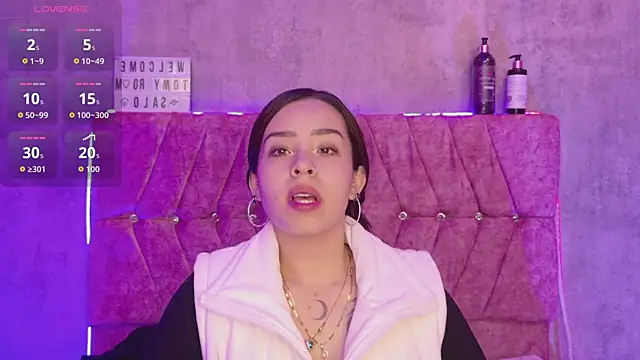 Snapshot of Mia_lopez_1 chatting on 19, 5, 2026 Mia lopez 1 online show from 19, 5, 2026