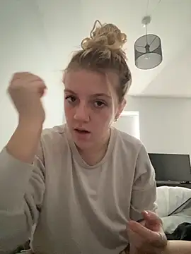 LucyLowbb online show from 2, 12, 2025