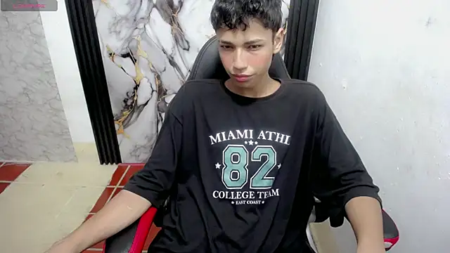 Snapshot of Im_david02 chatting on 18, 12, 2025 Im david02 online show from 18, 12, 2025