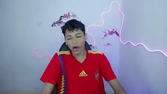 Snapshot of Im_david02 chatting on 21, 11, 2025 Im david02 online show from 21, 11, 2025