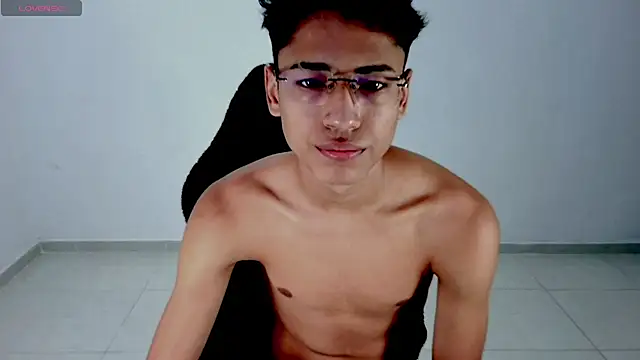 Snapshot of Im_david02 chatting on 8, 4, 2026 Im david02 online show from 8, 4, 2026