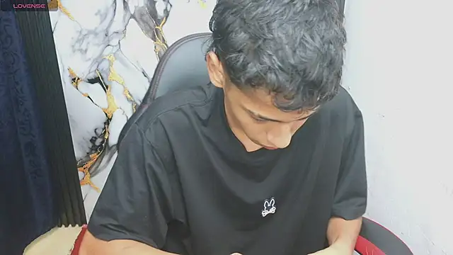 Snapshot of Im_david02 chatting on 6, 1, 2026 Im david02 online show from 6, 1, 2026