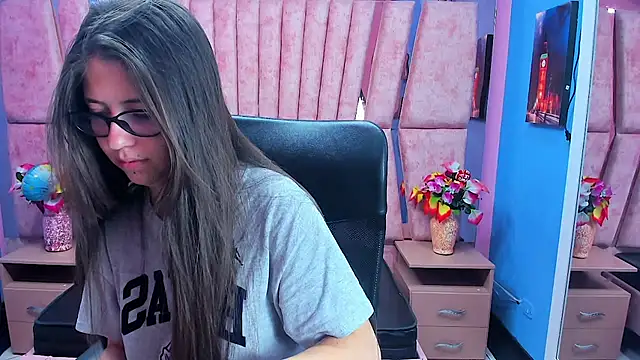 sarah sweett  online show from 14, 2, 2026