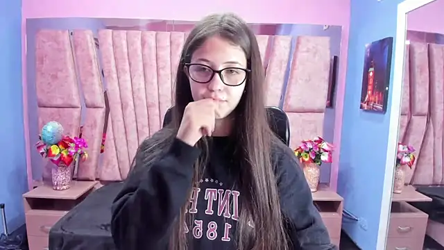 sarah sweett  online show from 14, 10, 2025