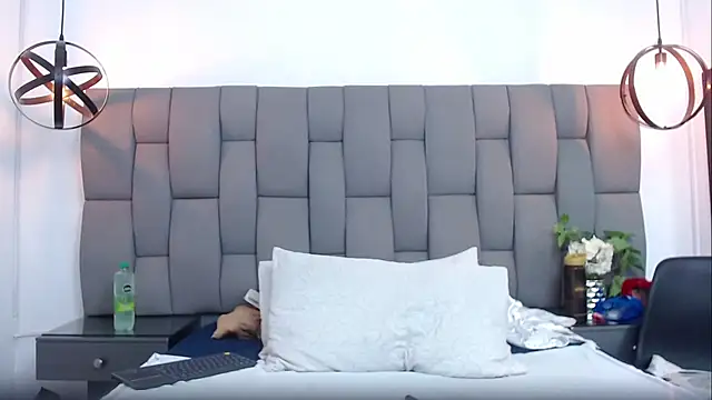 Snapshot of Emilysweet2 chatting on 17, 10, 2025 Emilysweet2 online show from 17, 10, 2025