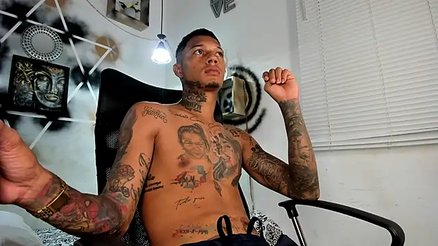 Snapshot of The_boy_dreams1 chatting on 7, 10, 2025 The boy dreams1 online show from 7, 10, 2025