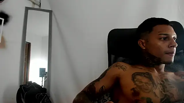 Snapshot of The_boy_dreams1 chatting on 17, 10, 2025 The boy dreams1 online show from 17, 10, 2025