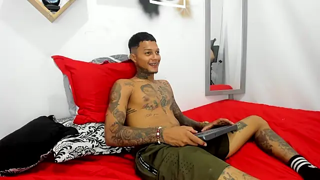 Snapshot of The_boy_dreams1 chatting on 21, 10, 2025 The boy dreams1 online show from 21, 10, 2025