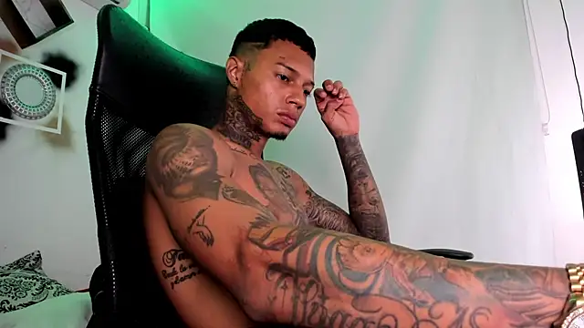 Snapshot of The_boy_dreams1 chatting on 10, 10, 2025 The boy dreams1 online show from 10, 10, 2025