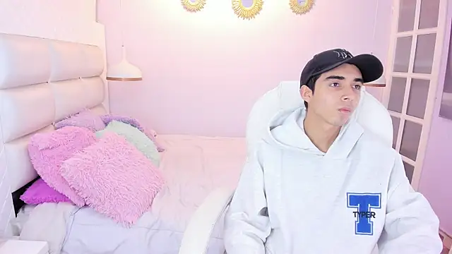 Hottie Guy online show from 13, 11, 2025