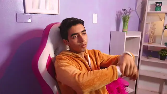 Hottie Guy online show from 24, 10, 2025