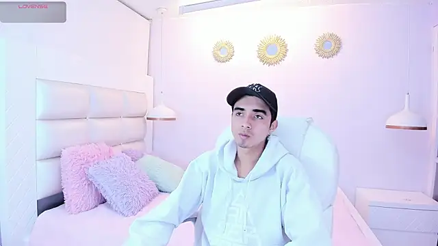 Hottie Guy online show from 8, 11, 2025