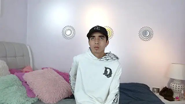 Hottie Guy online show from 28, 11, 2025