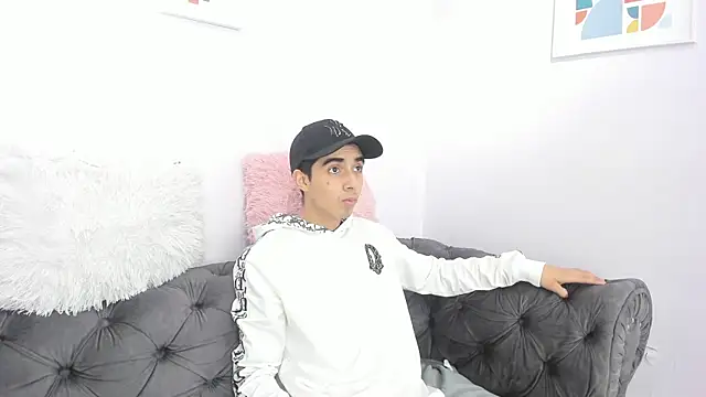 Hottie Guy online show from 29, 10, 2025