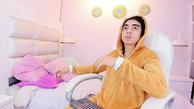 Hottie Guy online show from 14, 11, 2025