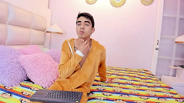 Hottie Guy online show from 16, 10, 2025