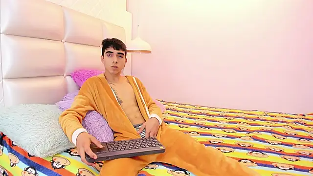 Hottie Guy online show from 7, 10, 2025