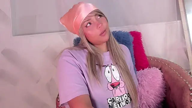 Molly Logan online show from 26, 11, 2025