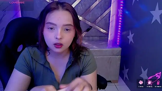 Snapshot of mia_foster_t chatting on 11, 5, 2026 mia foster t online show from 11, 5, 2026