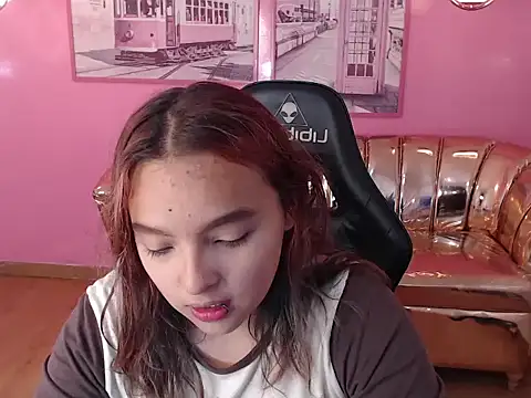 mia foster t online show from 3, 10, 2025