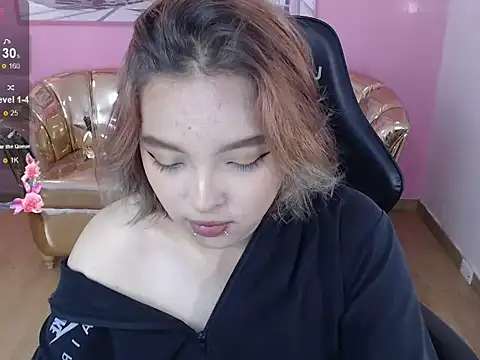 mia foster t online show from 28, 10, 2025