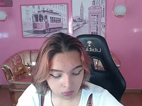 mia foster t online show from 31, 10, 2025