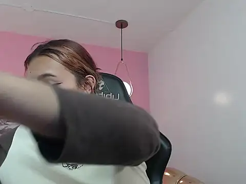 mia foster t online show from 10, 10, 2025