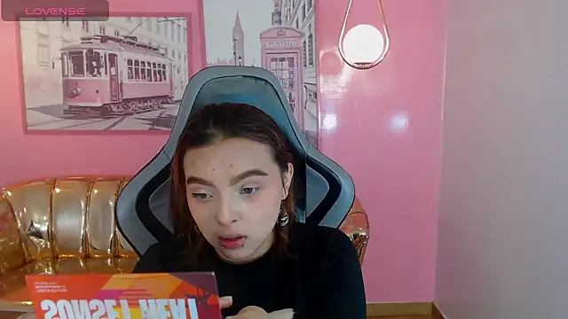 mia foster t online show from 22, 12, 2025