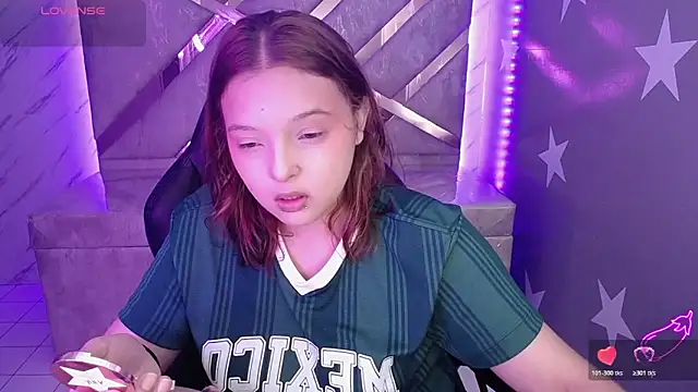 Snapshot of mia_foster_t chatting on 12, 5, 2026 mia foster t online show from 12, 5, 2026