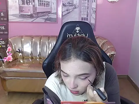 mia foster t online show from 7, 11, 2025