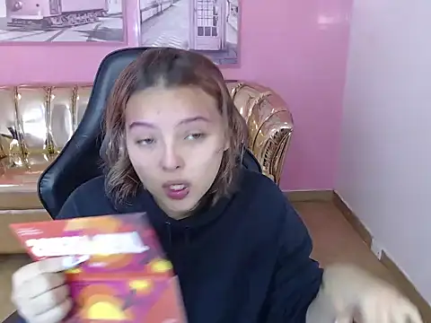 mia foster t online show from 18, 10, 2025