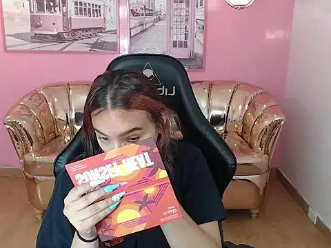 mia foster t online show from 12, 10, 2025