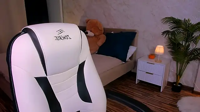 AngelAnabelle online show from 12, 11, 2025