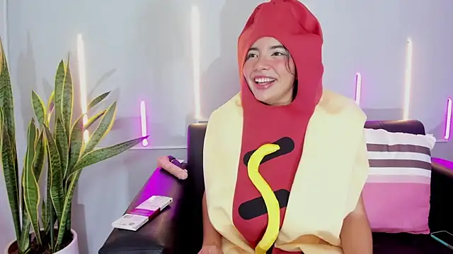 Jules Angel online show from 31, 10, 2025