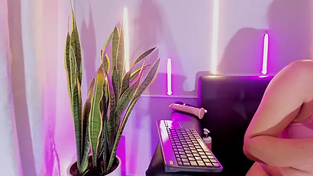 Jules Angel online show from 11, 11, 2025